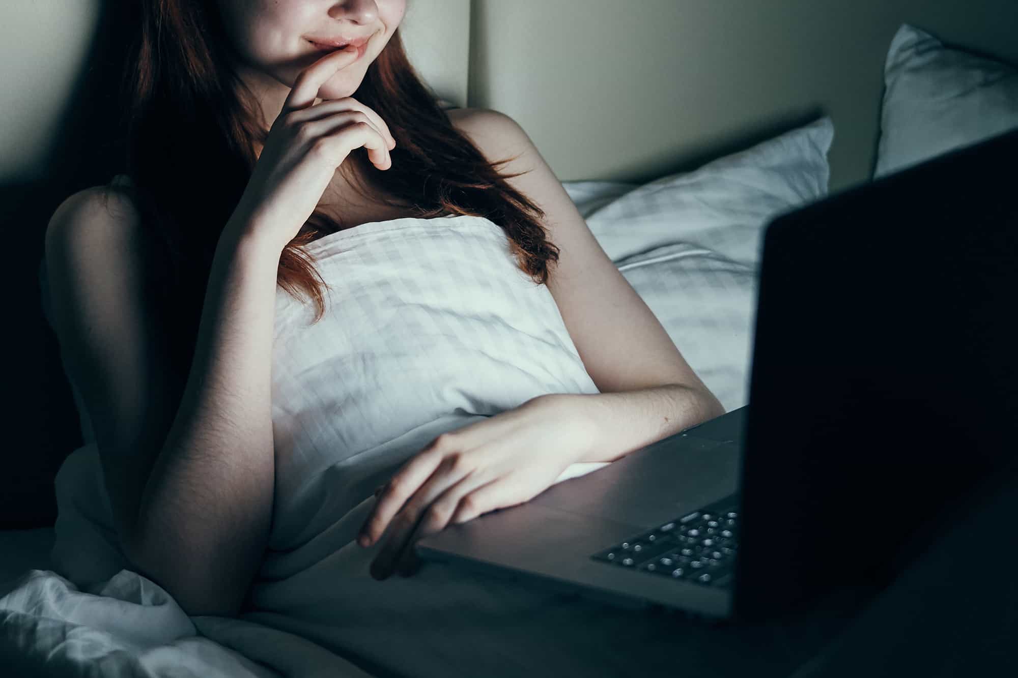 As mulheres assistem videos porno