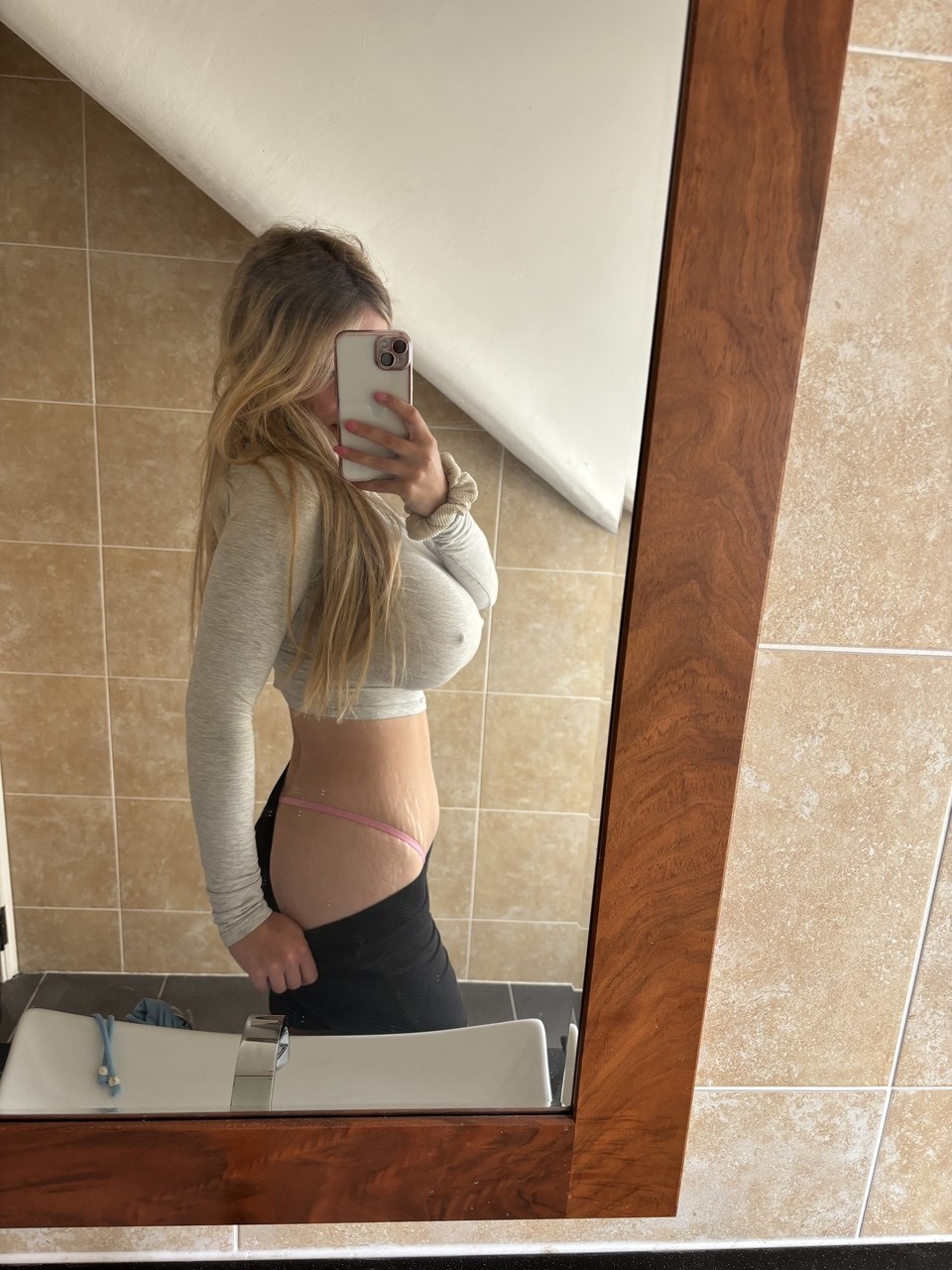 Brooke Mills – Adolescente de OnlyFans y sus pechos gigantes